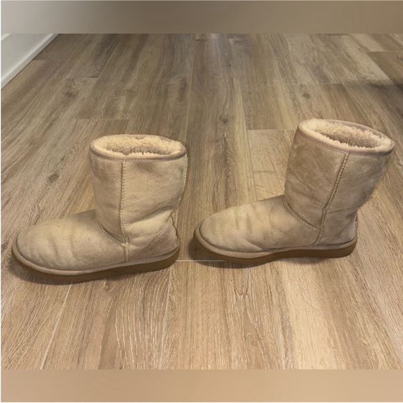 UGG Classic Short Boot Tan - Picture 4 of 8